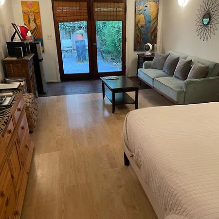 Guest House Near Universal Studios Лос-Анджелес Екстер'єр фото